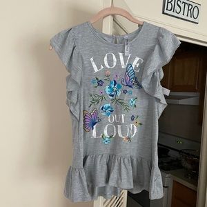 Brand new girls’ gray top w/ knit design &ruffles!